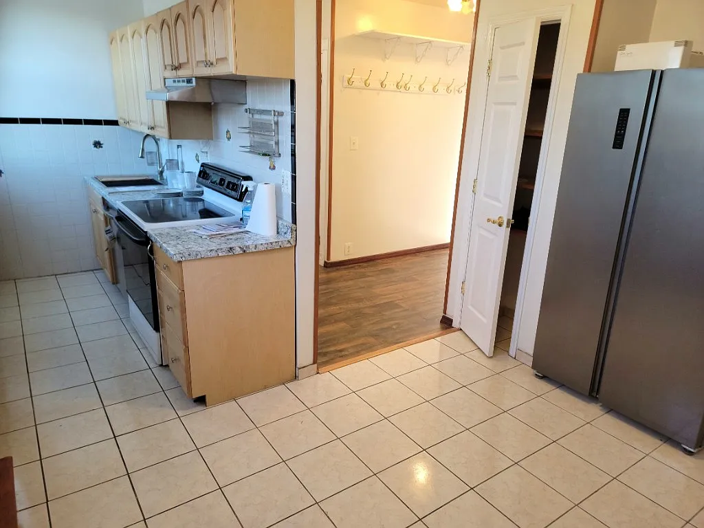 3 bed, 1.0 bath, 1200 sqft, $3,475 — Photo 2