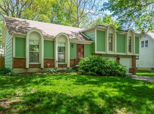 320 S Winterbrooke Dr, Olathe, KS 66062