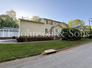 135 Pebble Ridge Ln, Winston Salem, NC 27104