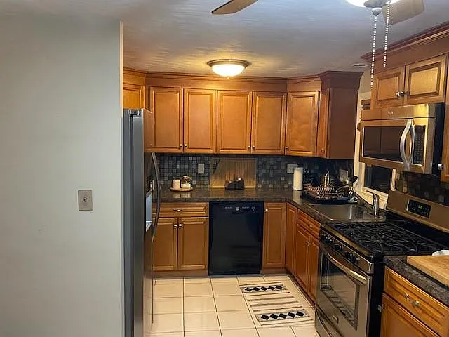 12 Fairfield Rd — Photo 2