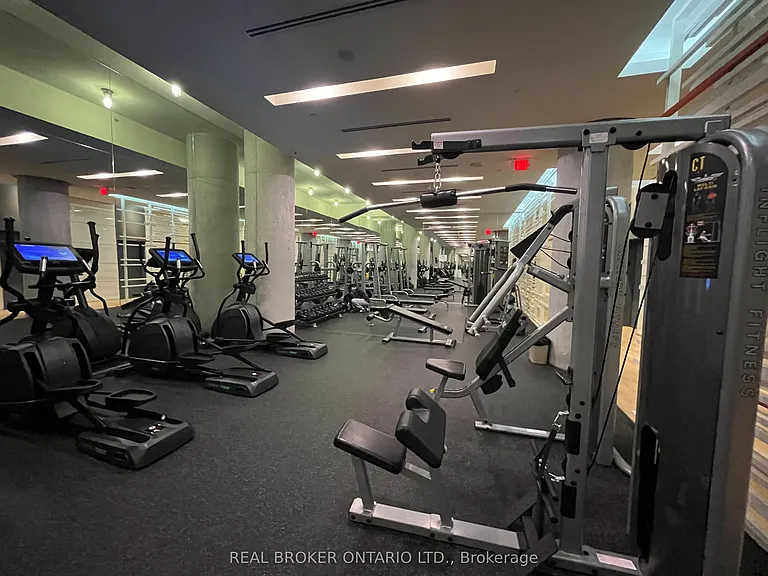 15 Grenville St #401 — Photo 12
