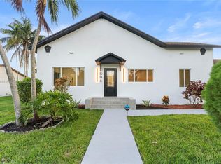 806 NE 13th St, Homestead, FL 33030