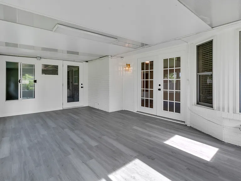 2319 E Robinson St — Photo 35