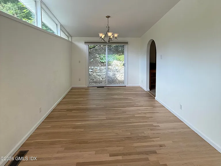 37 Amherst Rd — Photo 4