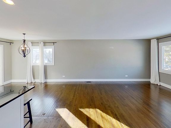 3rd image of 645 Evergreen Ln