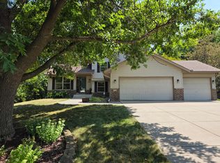9953 Starlight Dr, Woodbury, MN 55125