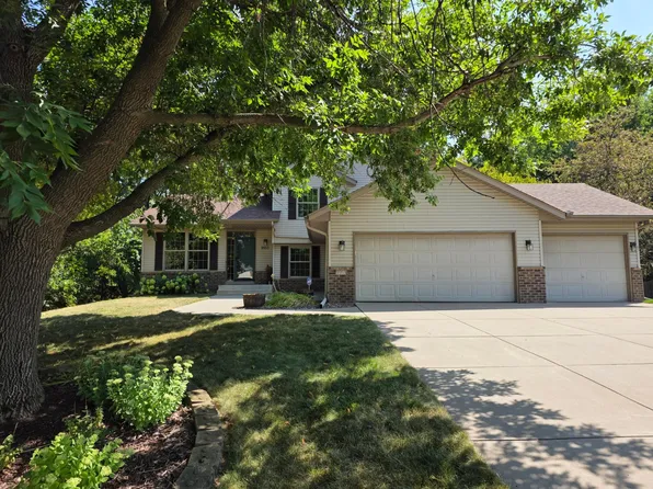 9953 Starlight Dr, Woodbury, MN 55125
