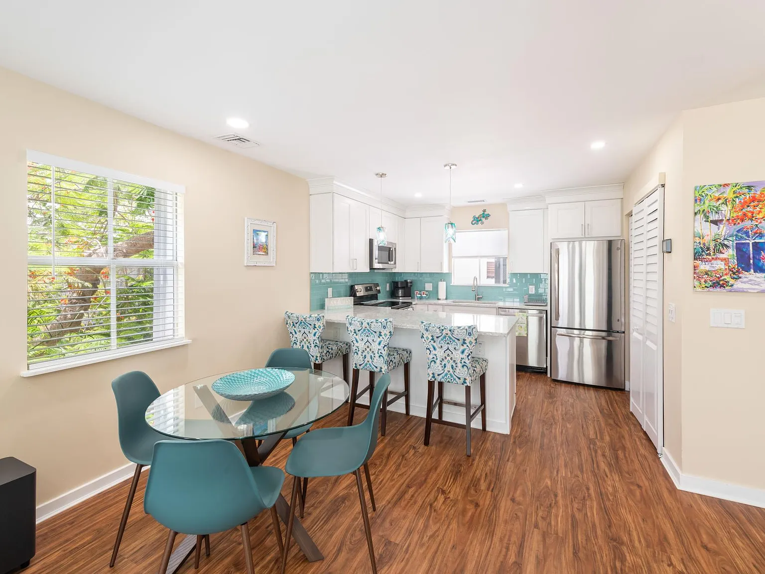 2 bed, 2.5 bath, 1240 sqft, $6,000 — Photo 2