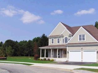 14 Suzanne Ln, Mansfield, MA 02048