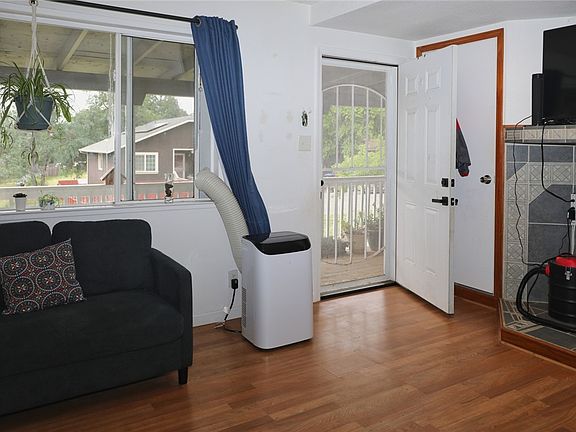 5th image of 15940 32nd Ave