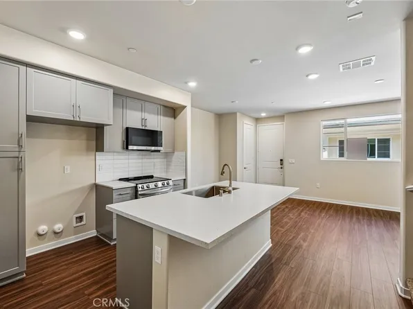 9195 Waverly Ln, Riverside, CA 92503