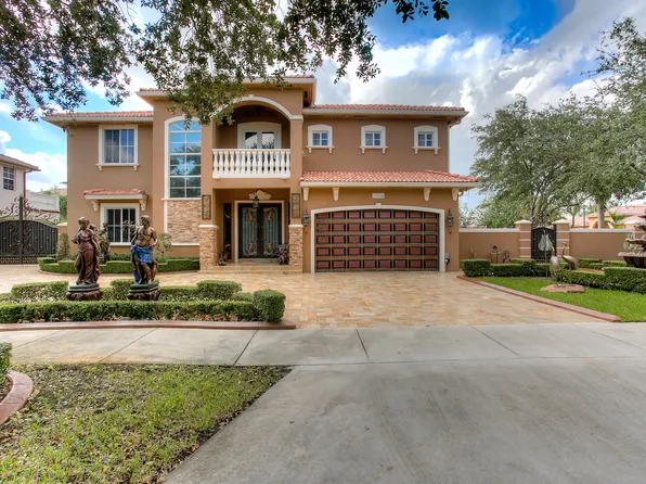 16524 NW 77th Path, Miami Lakes, FL 33016