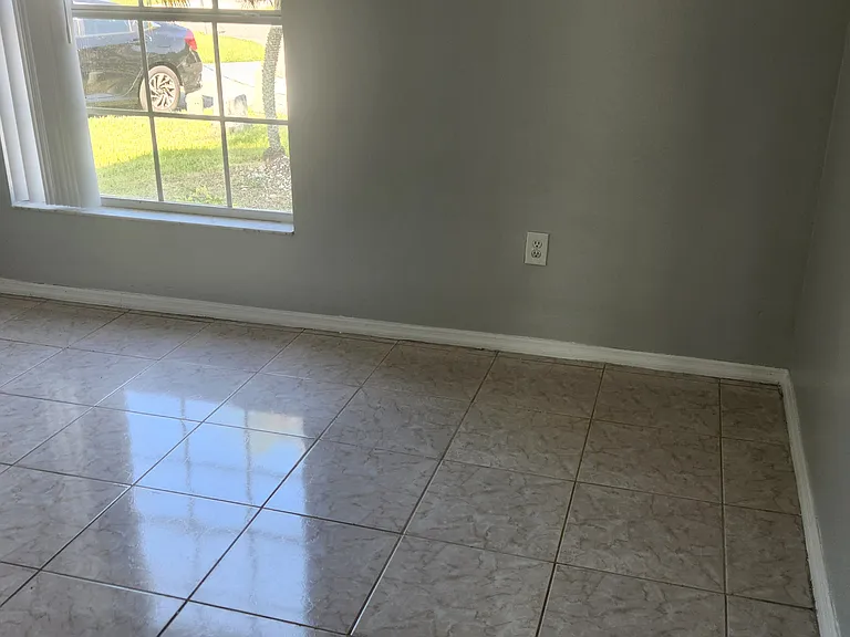 324 Woodbay Ct — Photo 9
