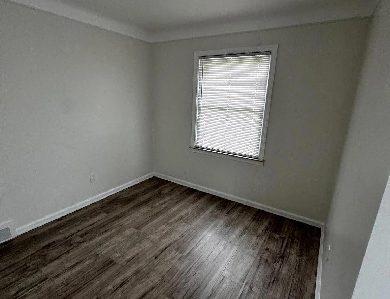 3 bed, 1.5 bath, 923 sqft, $1,450 — Photo 3
