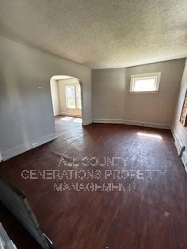 2 bed, 1.0 bath, $700 — Photo 2