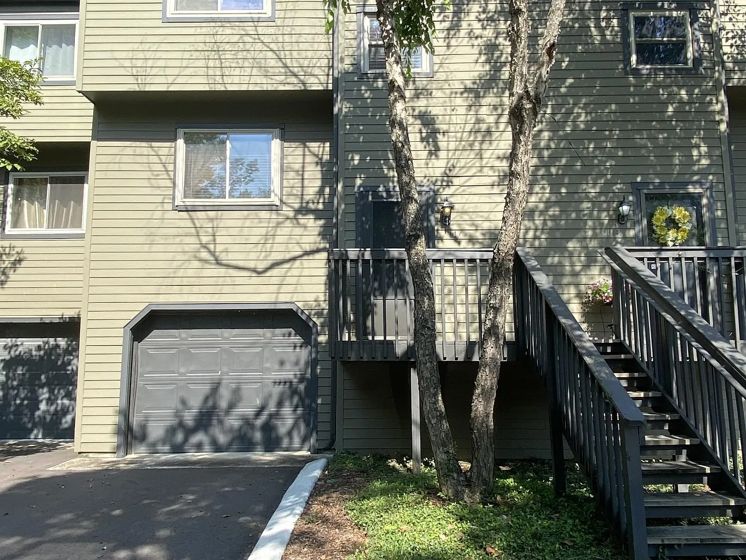 2 bed, 2.5 bath, 1298 sqft, $1,850 — Photo 1