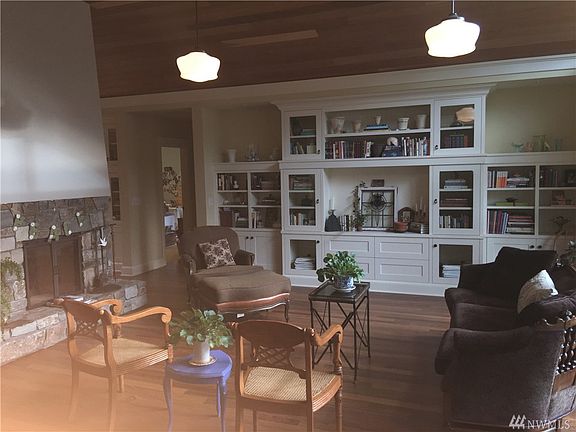 5th image of 15830 33rd Ave NE