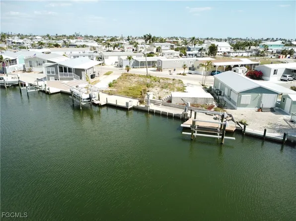 3924 Dewberry Ln, Saint James City, FL 33956