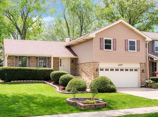 237 Grovenor Dr, Schaumburg, IL 60193