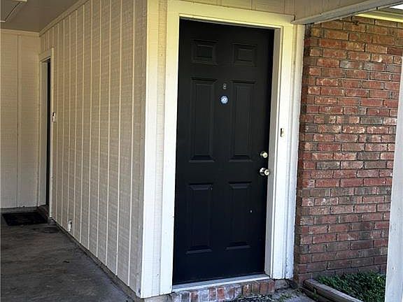3rd image of 124 Huntington Dr