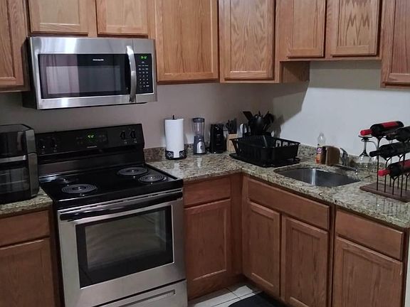 3rd image of 3225 W 111th St APT 203
