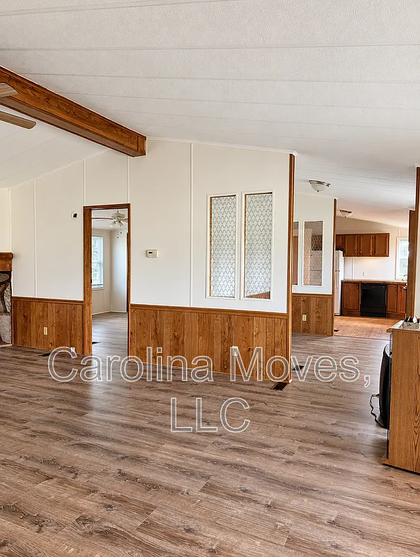 3 bed, 2.0 bath, 1568 sqft, $1,595 — Photo 3