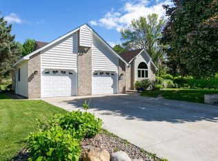 7488 Newbury Rd, Woodbury, MN 55125