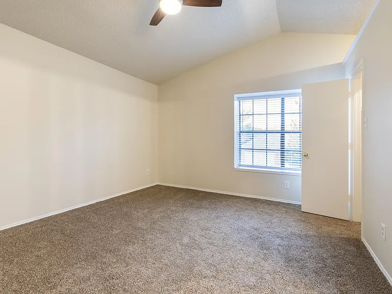 2239 Turf Club Dr — Photo 17