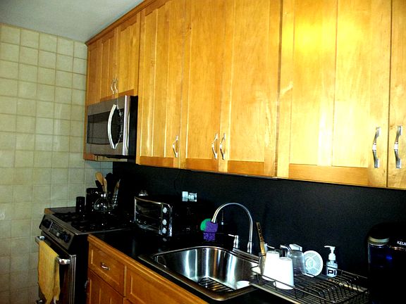 3rd image of 2555 Batchelder St APT 2D