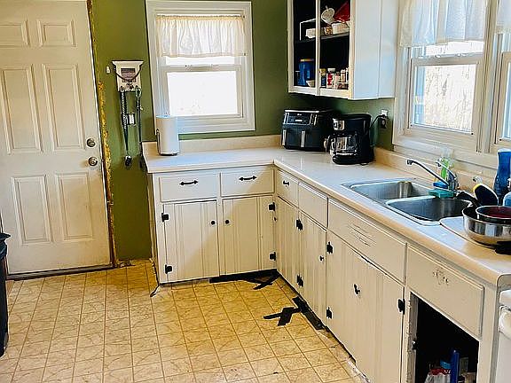 3rd image of 183 Brookside Farms Rd