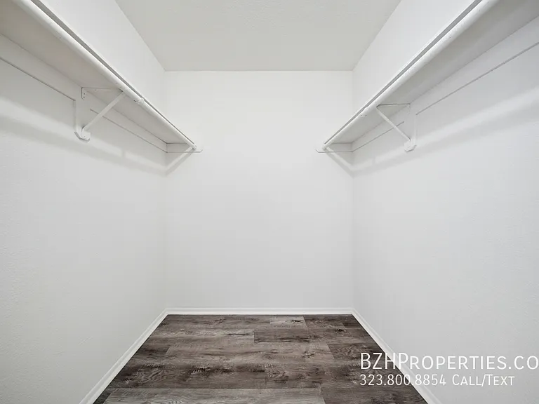 870 Crenshaw — Photo 16