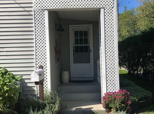 572 Atwater St, Lake Orion, MI