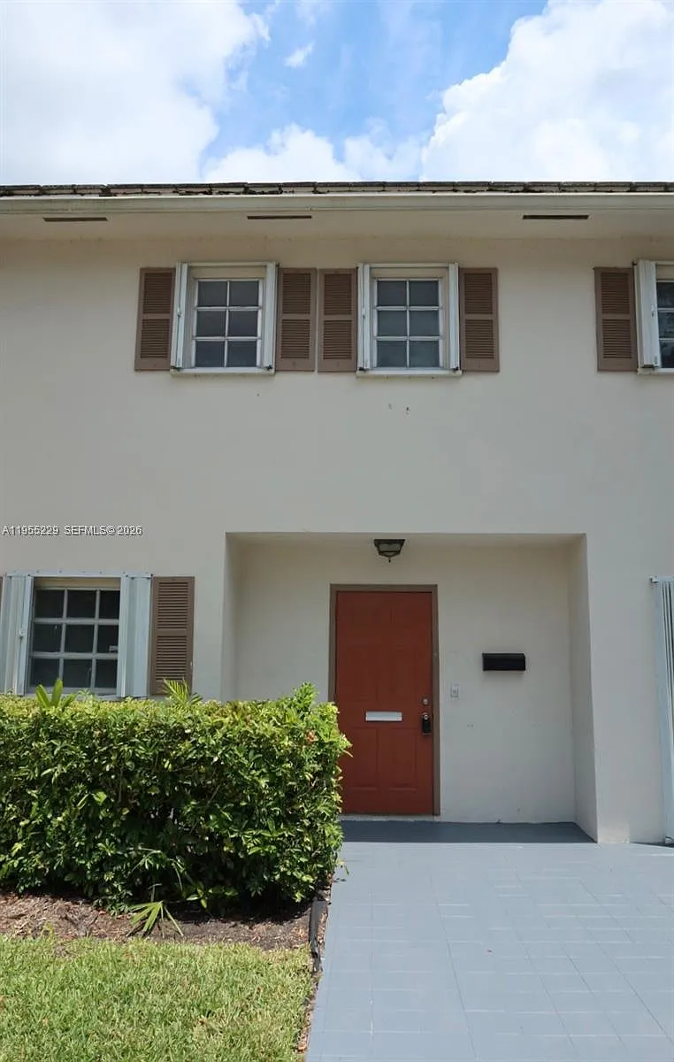 Building Photo - 3115 N Palm Aire Dr #3115
