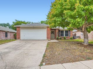 1977 Shawnee Trl, Justin, TX 76247