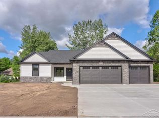 2115 Edgebrook Dr, Saginaw, MI 48609