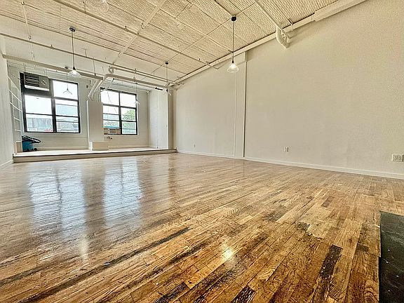 3rd image of 255 McKibbin St #302