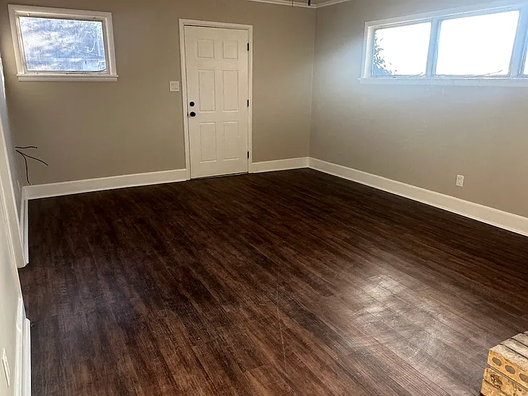 1320 Lambard Dr — Photo 3