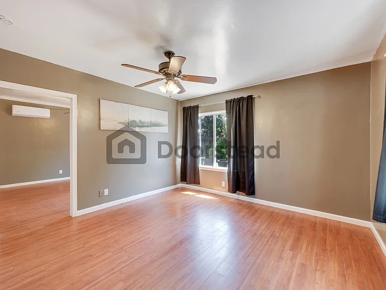 404 Hawthorne St #B — Photo 8