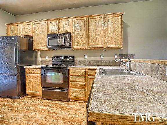 2nd image of 1487 NE Lockheart Ln