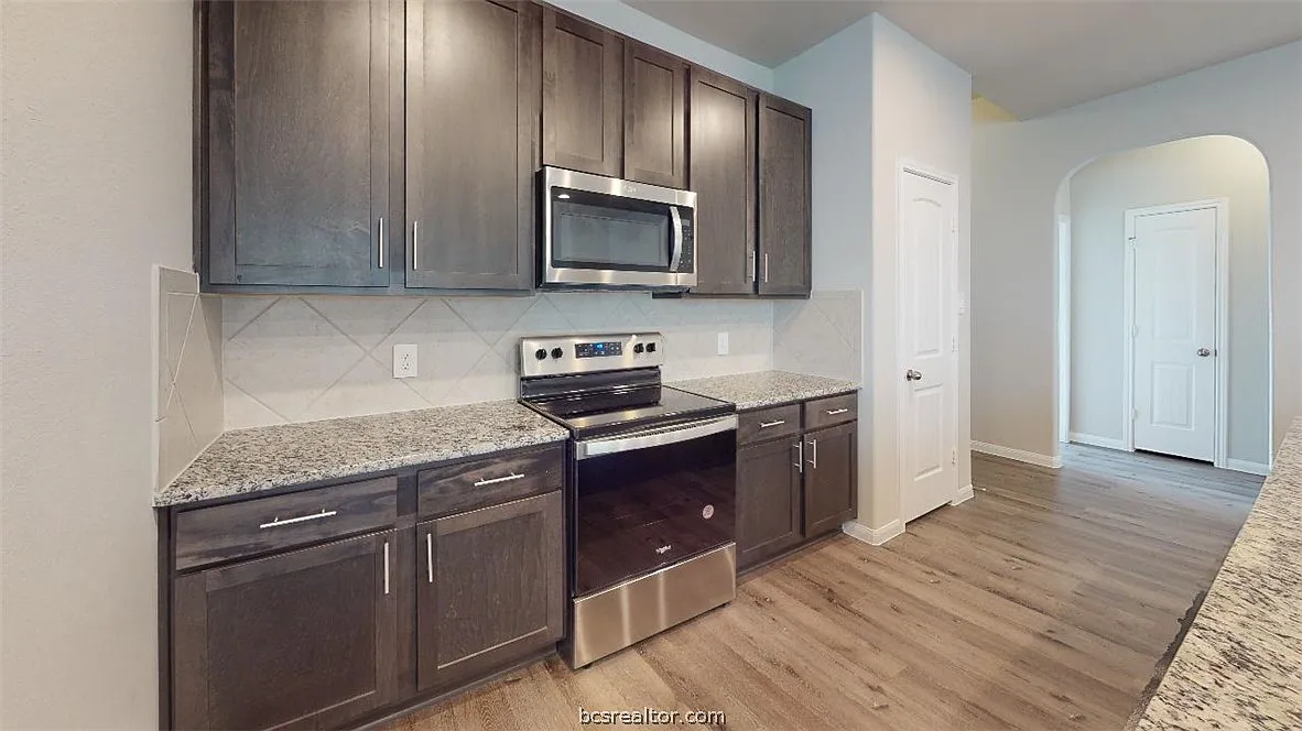 3 bed, 2.0 bath, 1523 sqft, $2,100 — Photo 3