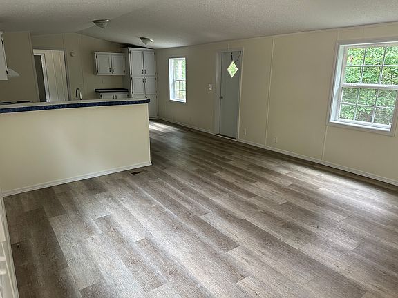 3rd image of 140 Baywood Trl