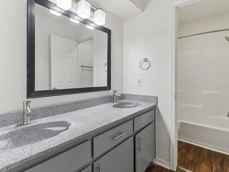 Hampton Townhomes — Photo 14