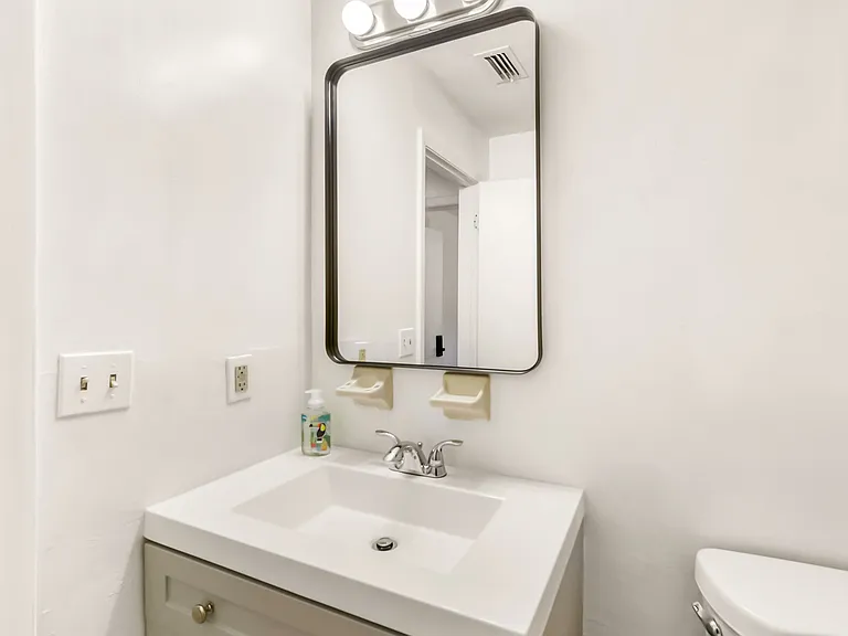 SW 69th Dr — Photo 10