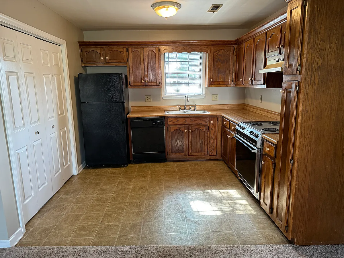Kitchen - 1433 North St SE #C