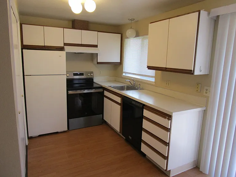 23212 NE Halsey St — Photo 5
