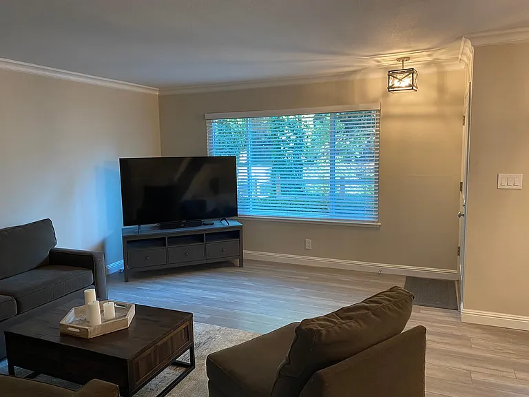 148 Lawnview Cir — Photo 3