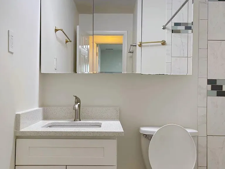 206 W Beech Rd — Photo 25