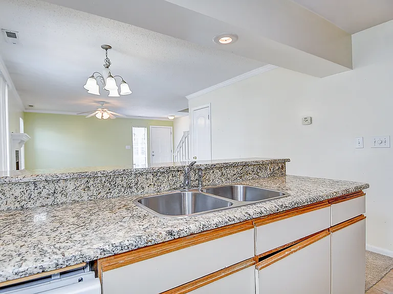 751 Ridge Cir — Photo 16