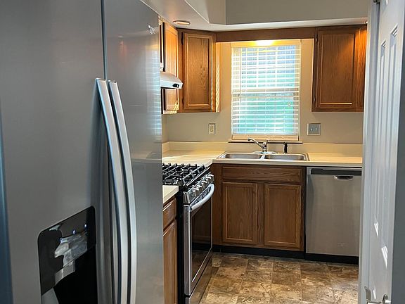 3rd image of 918 Skyview Dr
