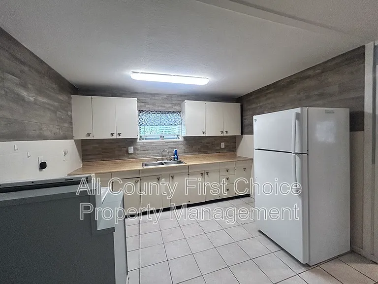 613 1st Ave NE #A — Photo 2